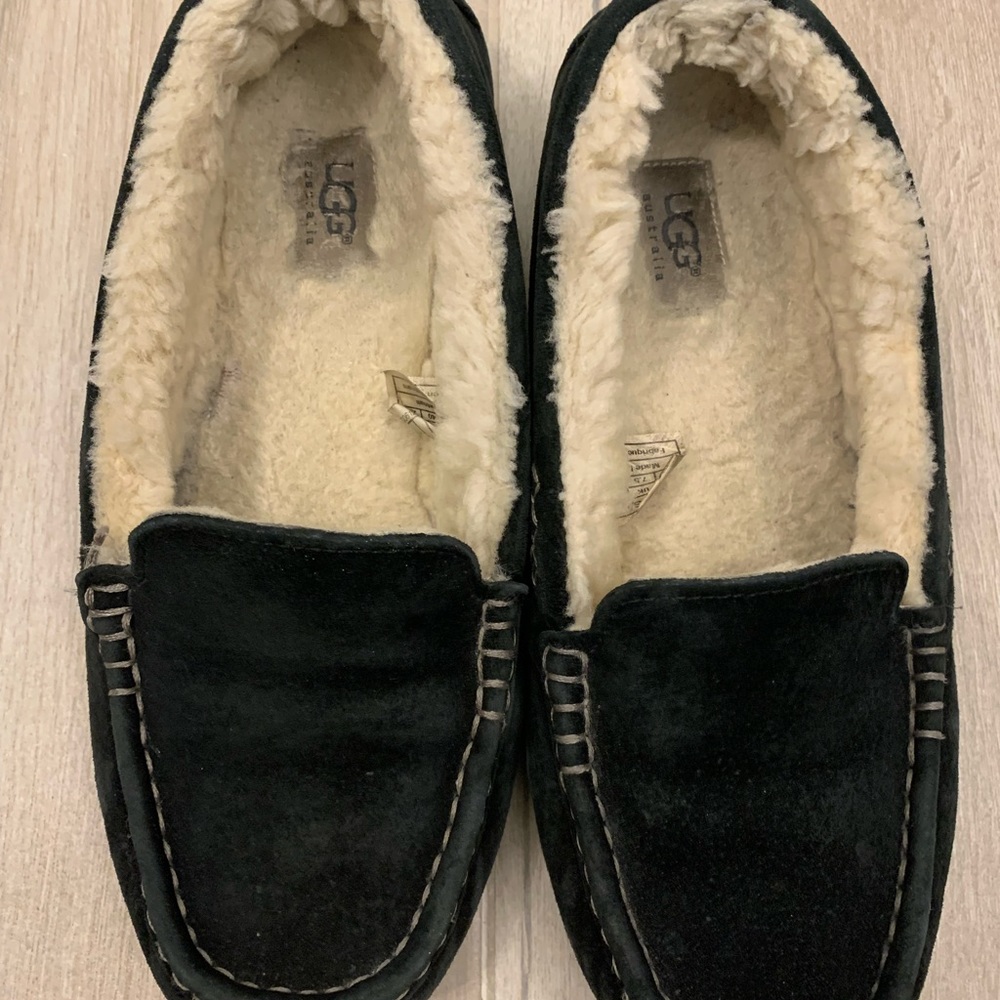 Authentic ugg Ansley shows/slippers sz 9